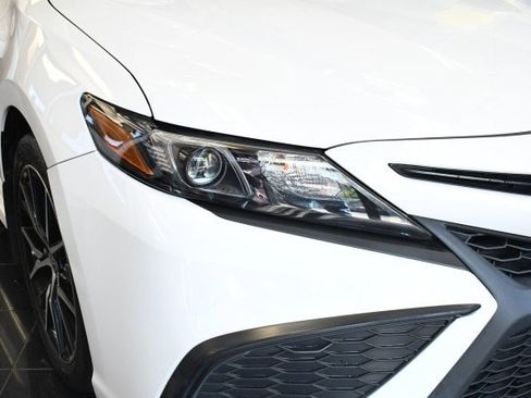 Used 2023 Toyota Camry SE w/ Cold Weather Package FWD image 4
