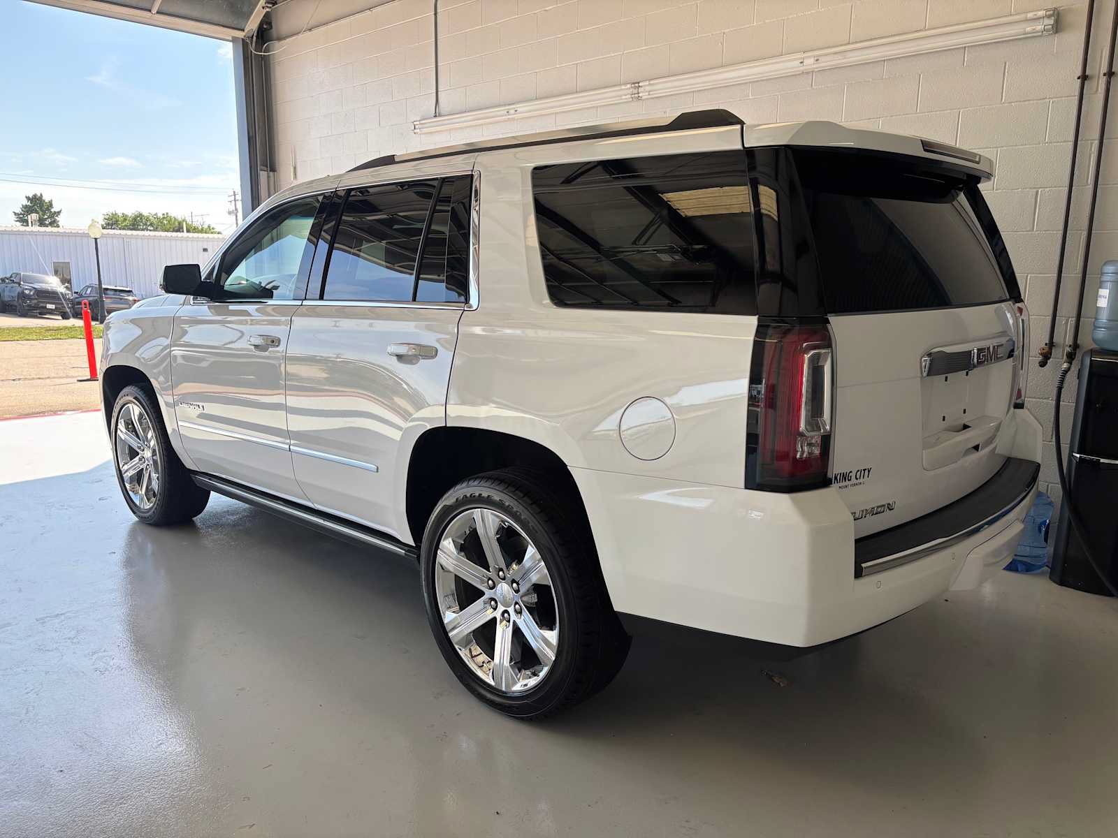Used 2019 GMC Yukon Denali w/ Denali Ultimate Package AWD/4WD image 4