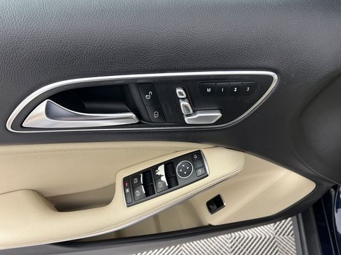 Used 2019 Mercedes-Benz GLA 250 250 image 17