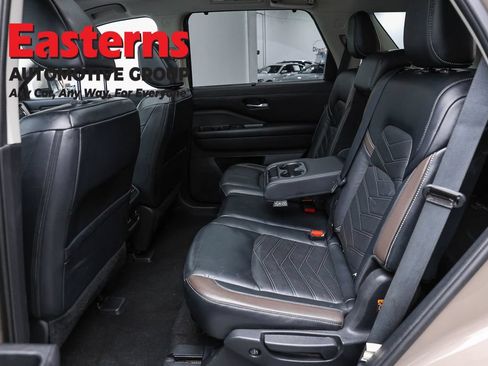 Used 2023 Nissan Pathfinder Platinum w/ Cargo Package AWD/4WD image 23