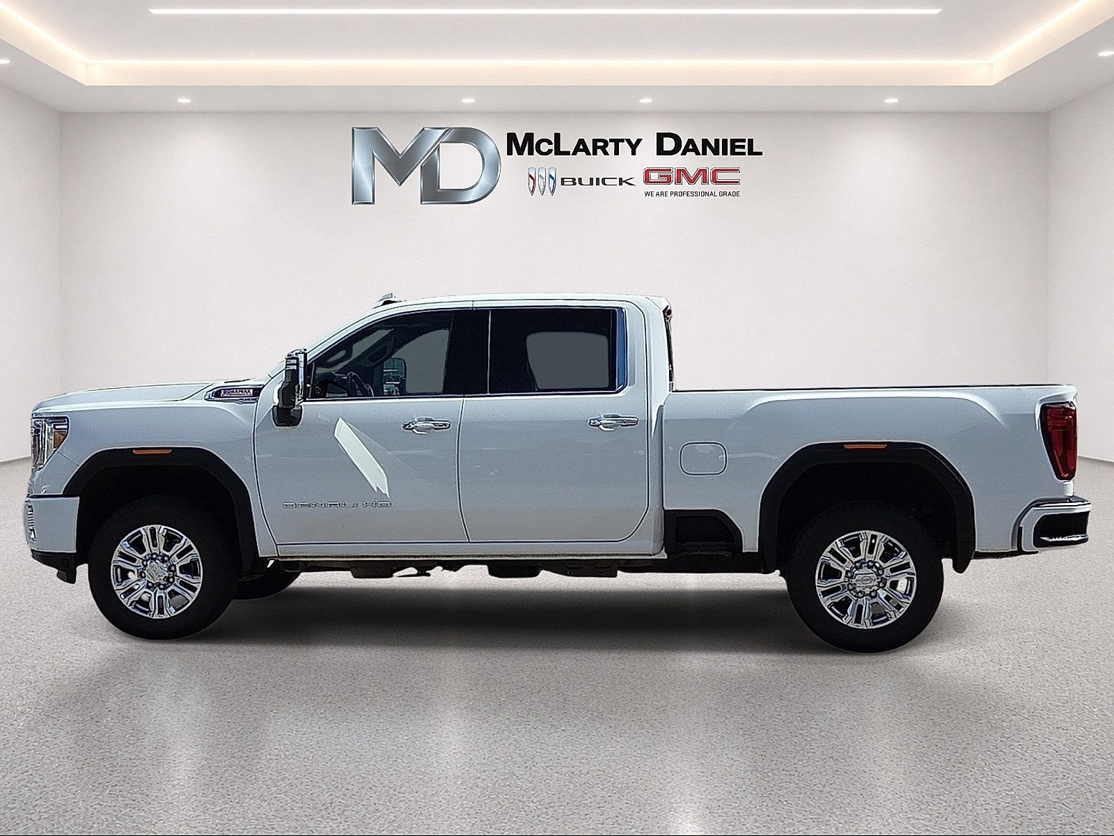 Used 2023 GMC Sierra 3500 Denali AWD/4WD image 3