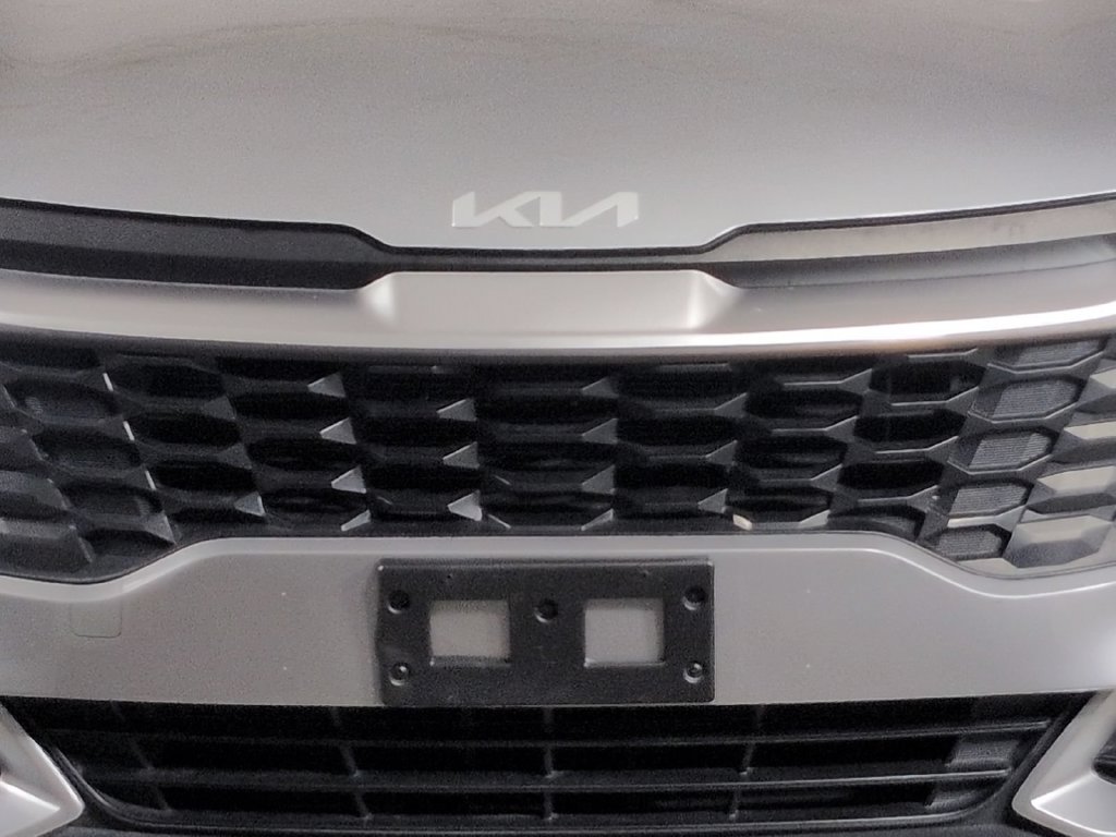 Used 2025 Kia Sportage LX FWD image 4