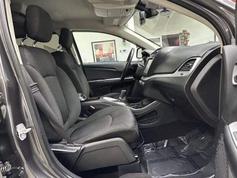 Used 2019 Dodge Journey SE w/ Premium Group FWD image 19