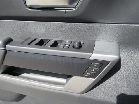 Used 2025 Toyota Tundra Platinum image 21