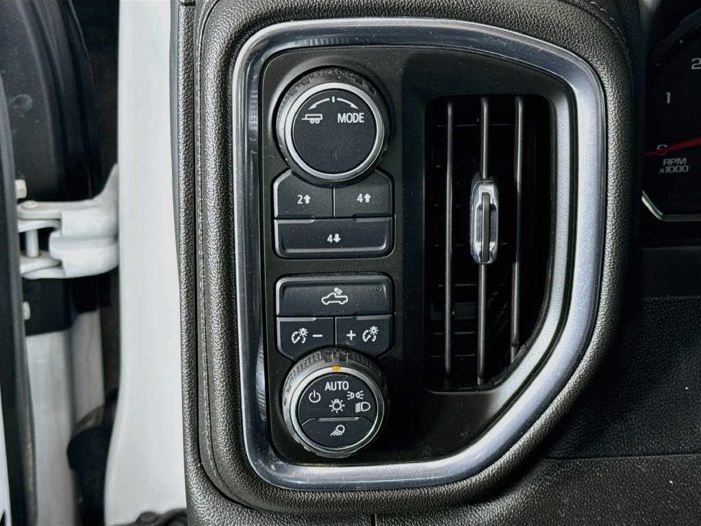 Used 2023 Chevrolet Silverado 2500 LT AWD/4WD image 10