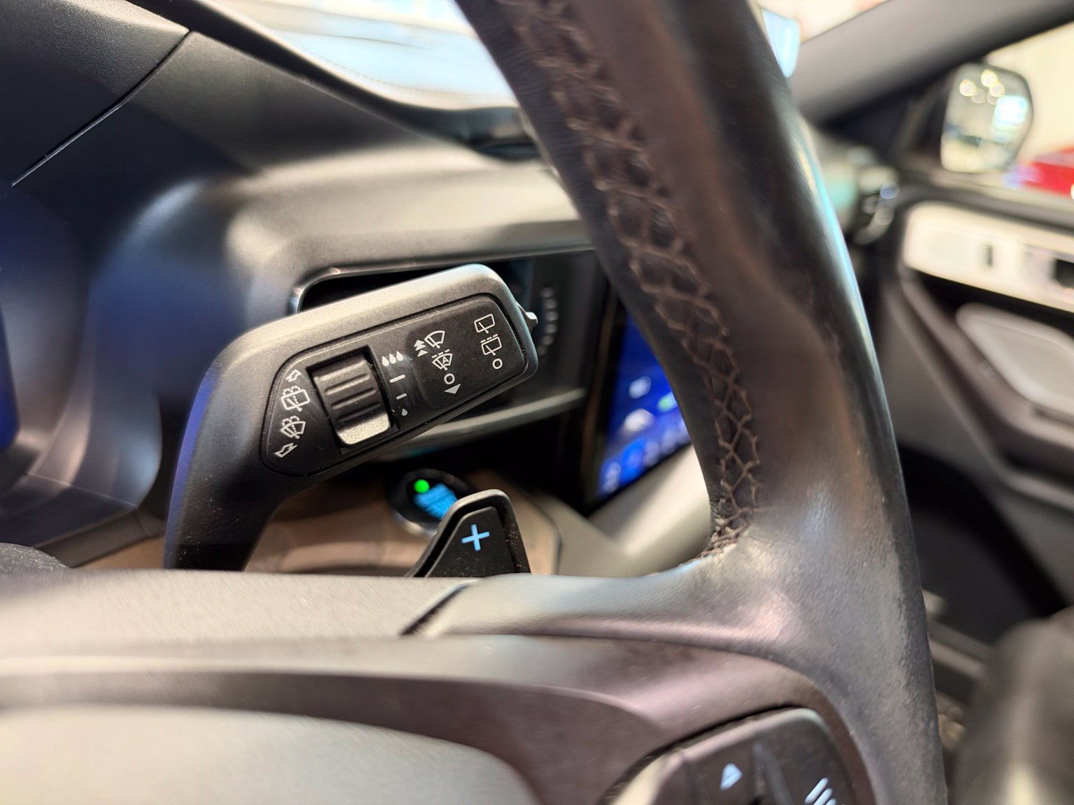 Used 2020 Ford Explorer Platinum w/ Premium Technology Package AWD/4WD image 22