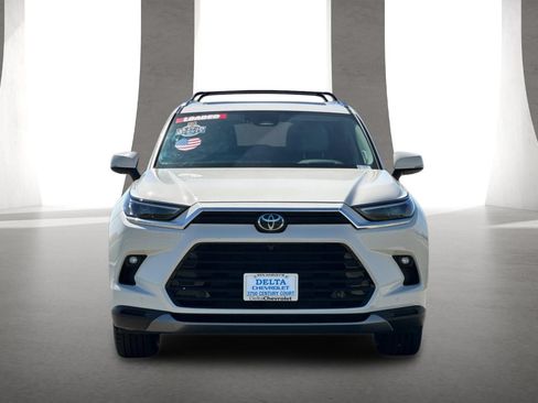 Used 2024 Toyota Grand Highlander AWD image 9