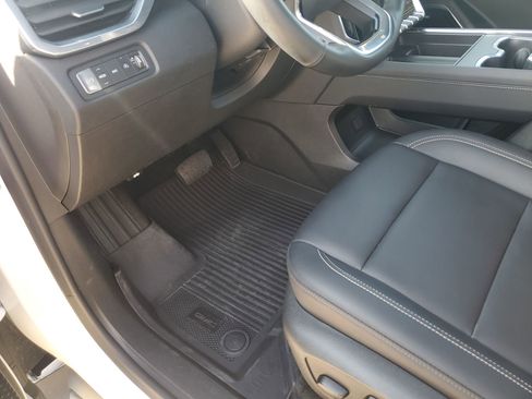 Used 2024 GMC Acadia Elevation image 26