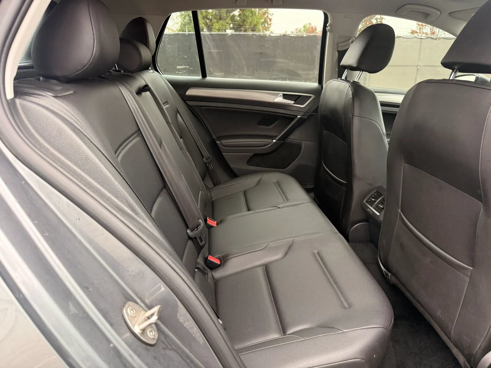 Used 2017 Volkswagen Golf Wolfsburg Edition FWD image 20