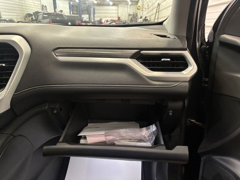 Used 2019 GMC Acadia SLT image 33