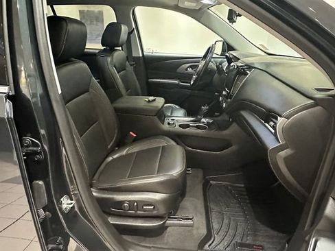 Used 2019 Chevrolet Traverse LT w/ LT Premium Package image 8