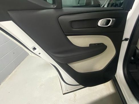 Used 2024 Volvo XC40 B5 Plus w/ Climate Package AWD/4WD image 8