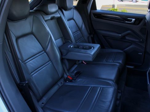 Used 2019 Porsche Cayenne image 27