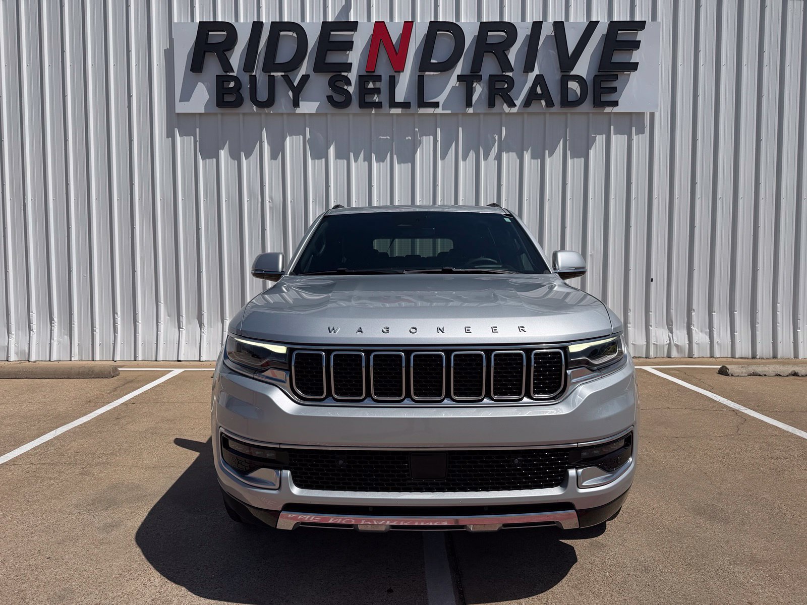 Used 2022 Jeep Wagoneer Series III w/ Premium Group I AWD/4WD image 10