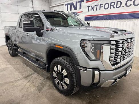 Used 2024 GMC Sierra 2500 Denali w/ Technology Package AWD/4WD image 2