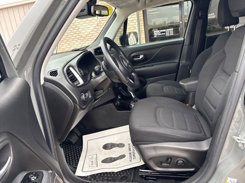 Used 2022 Jeep Renegade Latitude w/ Convenience Group image 3