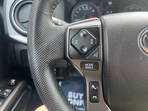 Used 2022 Toyota Tacoma TRD Sport AWD/4WD image 25