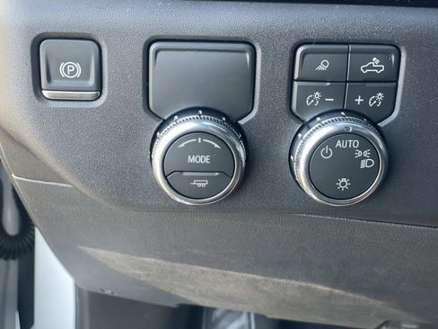 New 2026 GMC Sierra 1500 SLE w/ Preferred Package image 19