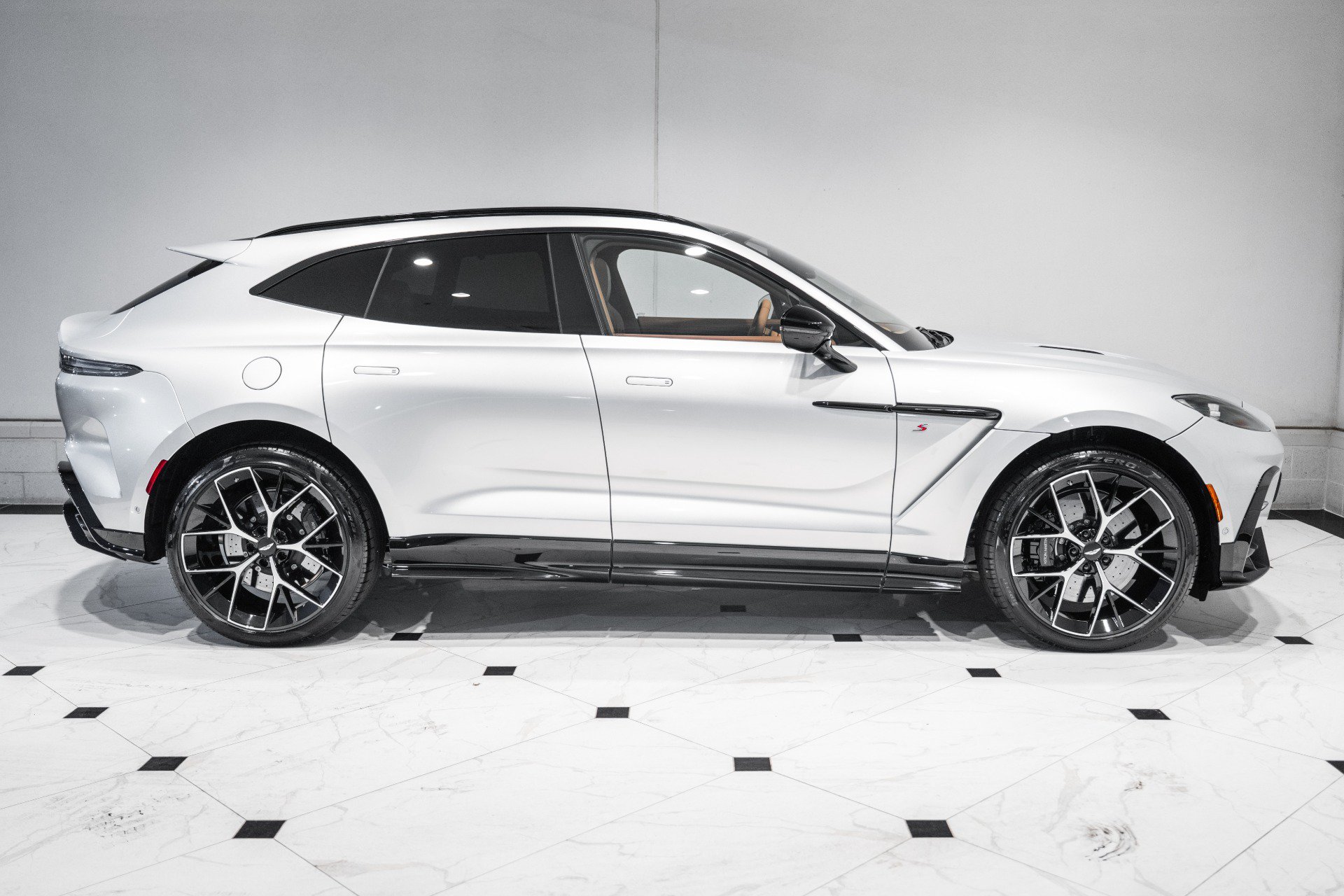 Used 2026 Aston Martin DBX S AWD/4WD image 50