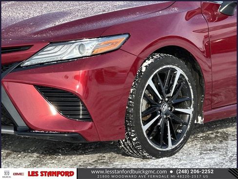 Used 2018 Toyota Camry XSE image 9