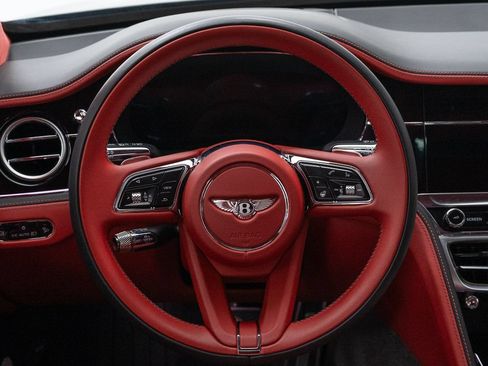 Used 2025 Bentley Flying Spur Plug-In Hybrid AWD/4WD image 29
