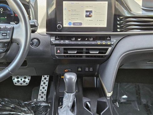 Used 2025 Toyota Camry SE FWD image 15