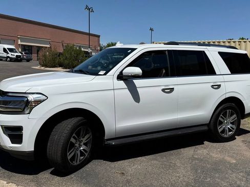 Used 2022 Ford Expedition Limited AWD/4WD image 4