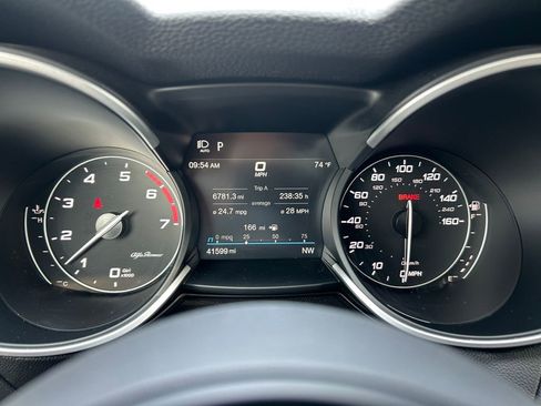 Used 2022 Alfa Romeo Stelvio Sprint image 17