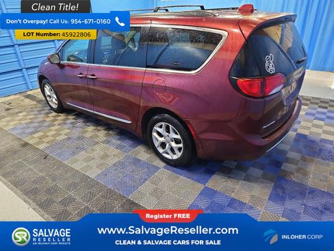 Used 2017 Chrysler Pacifica Touring-L w/ Tire & Wheel Group image 3