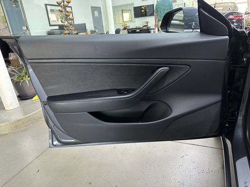 Used 2018 Tesla Model 3 image 10