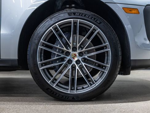 Certified 2026 Porsche Macan AWD/4WD image 18
