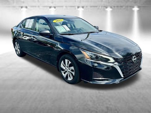 Certified 2025 Nissan Altima 2.5 S FWD image 3
