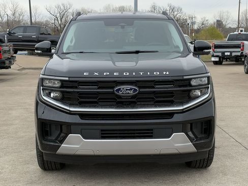 New 2026 Ford Expedition Platinum w/ Driver's Package image 8