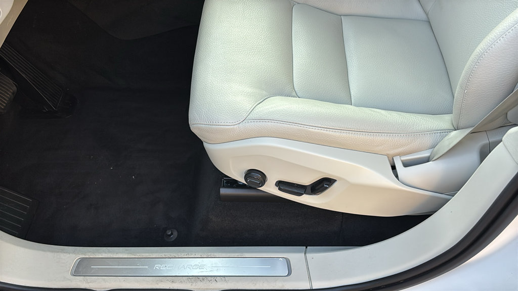 Certified 2024 Volvo XC90 T8 Plus w/ Protection Package Premier AWD/4WD image 25