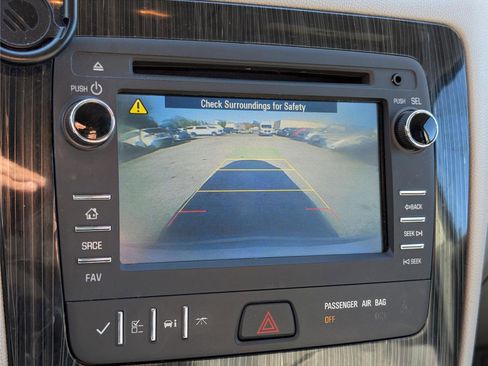 Used 2017 Chevrolet Traverse LT w/ Style and Technology Package image 26