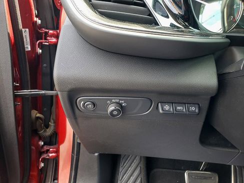 Used 2022 Buick Envision Essence w/ Technology Package I image 14