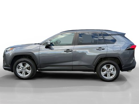 Used 2022 Toyota RAV4 XLE w/ Convenience Package image 2