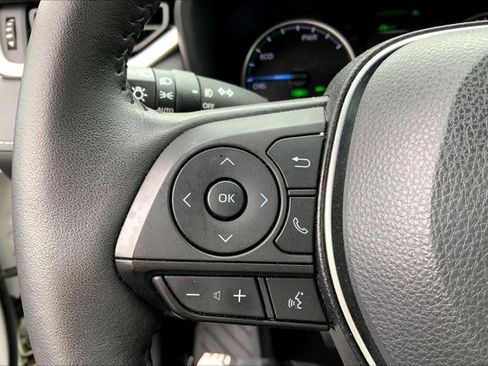 Used 2022 Toyota RAV4 XLE Premium image 18