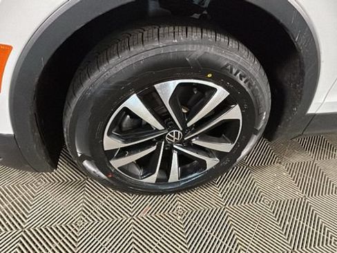 Used 2023 Volkswagen Tiguan S FWD image 9