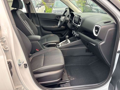 Used 2026 Hyundai Venue SEL FWD image 13