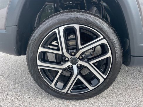 Used 2024 Jeep Compass Limited image 34