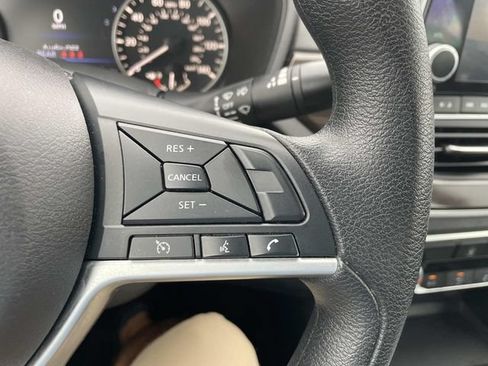Used 2024 Nissan Altima 2.5 SV FWD image 29