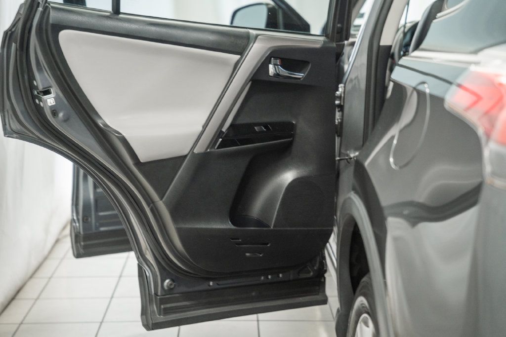 Used 2018 Toyota RAV4 Limited AWD/4WD image 32