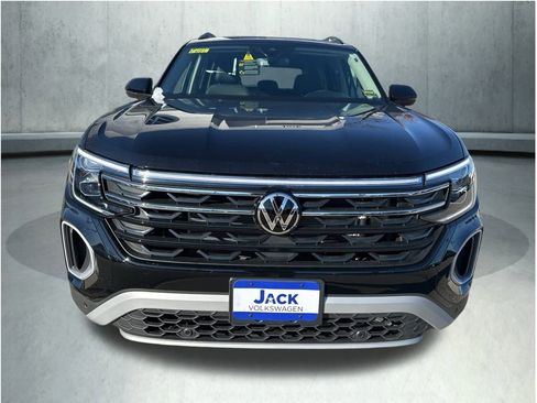 New 2026 Volkswagen Atlas Peak Edition image 8