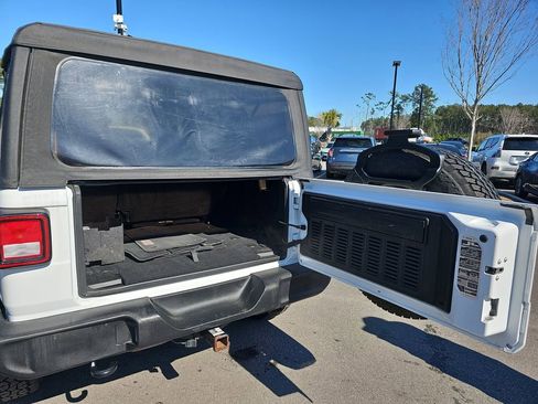 Used 2018 Jeep Wrangler Unlimited Sport S image 17