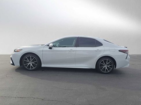 Used 2023 Toyota Camry SE image 6