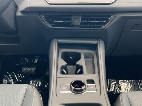 New 2026 Volkswagen Tiguan SE image 26