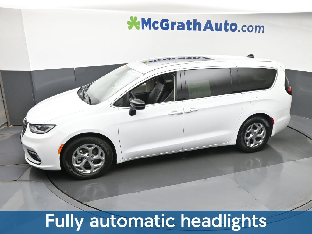Used 2024 Chrysler Pacifica Limited FWD image 23