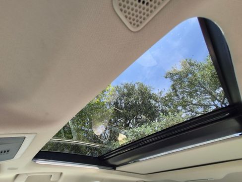 Used 2025 Lexus ES 350 w/ Premium Package FWD image 9