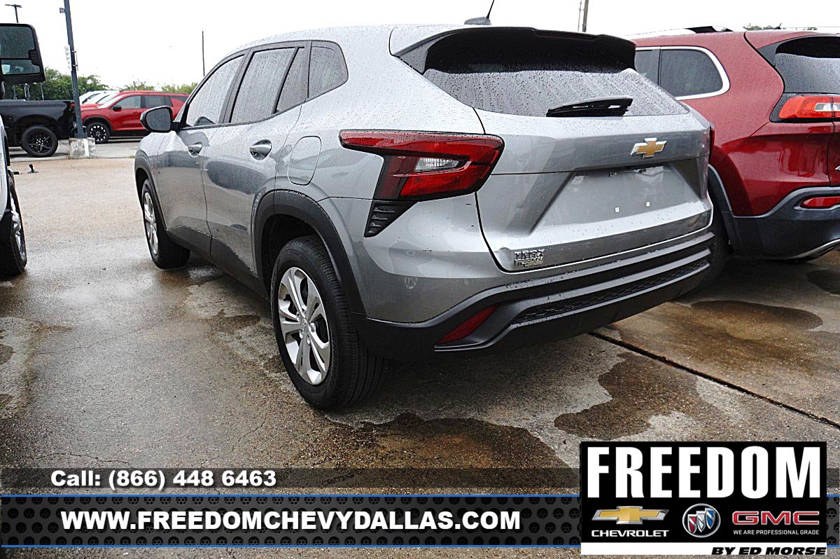Used 2026 Chevrolet Trax LS FWD image 5